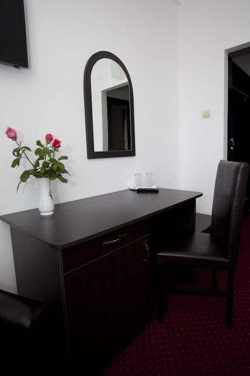 Hotel Terra Oradea Exterior photo