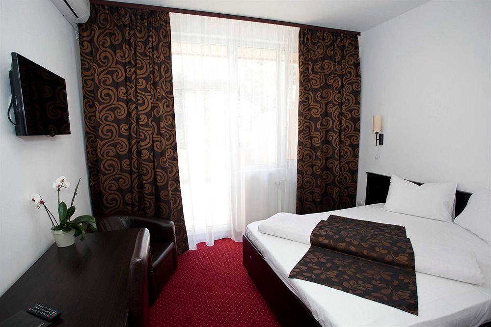 Hotel Terra Oradea Exterior photo
