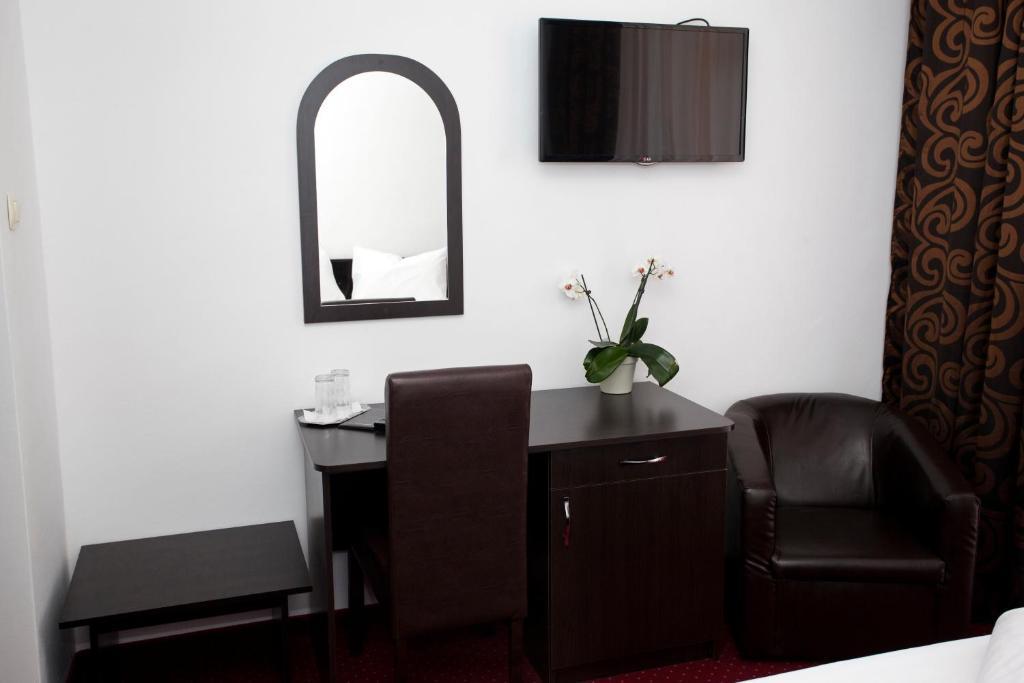 Hotel Terra Oradea Room photo