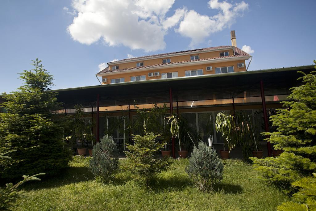 Hotel Terra Oradea Exterior photo