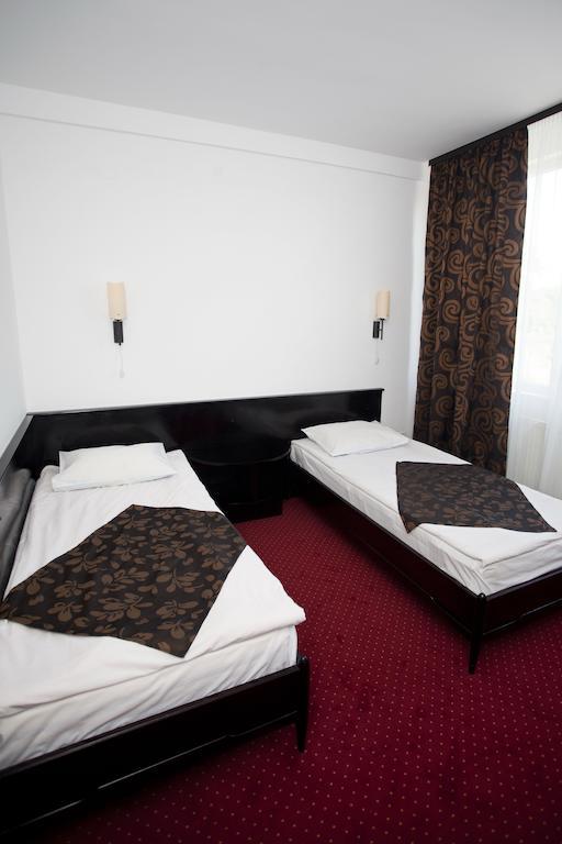 Hotel Terra Oradea Exterior photo